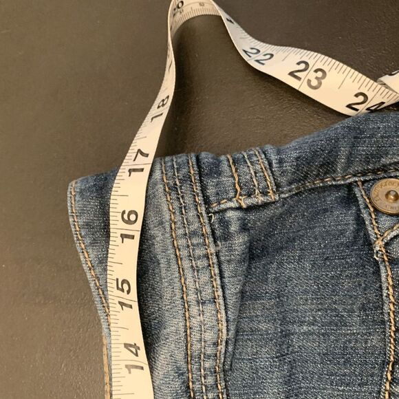 Democracy Women's Mid Rise Flap Pockets Bermuda Denim Shorts Dark Wash Size 12 - Picture 5 of 10